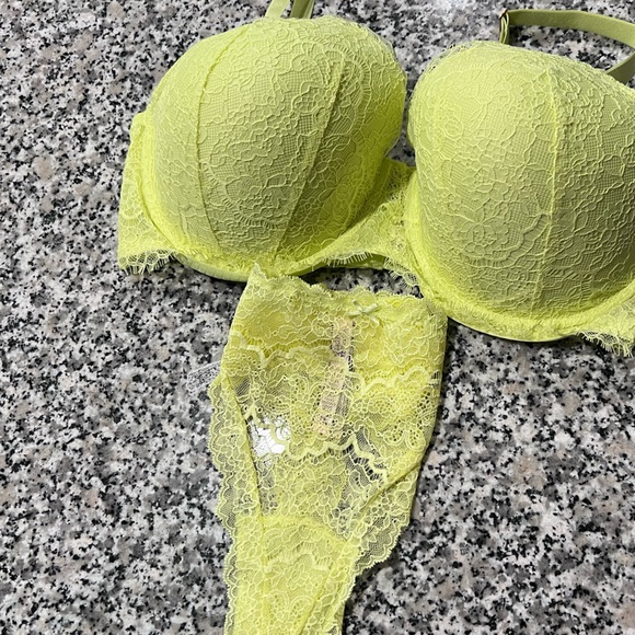 Victoria Secret Set -Yellow - Picture 3 of 3
